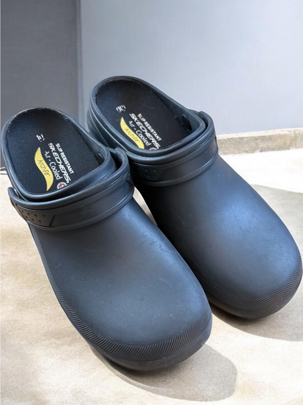 Skechers Women’s Black Slip-On Clogs with Rear Strap Air Cooled Arch Fit Size 10